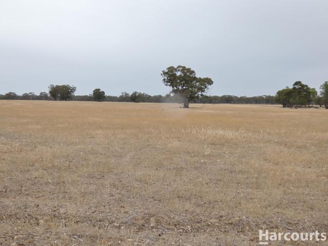 Cottage for sale in Clear Lake, Victoria
