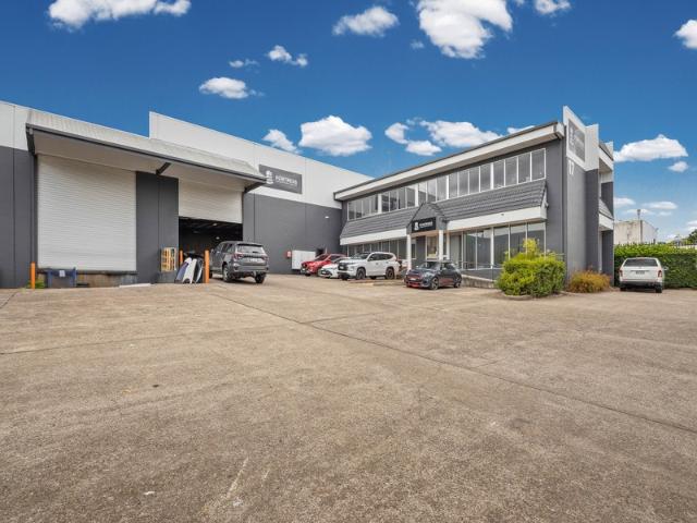 Warehouse for rent in Toombul, Queensland