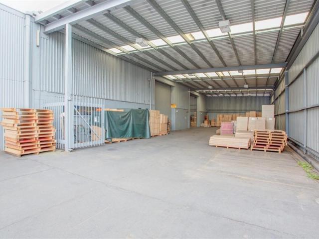 Warehouse for rent in Toombul, Queensland