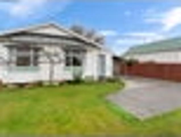 House for sale in Chaslands, Canterbury