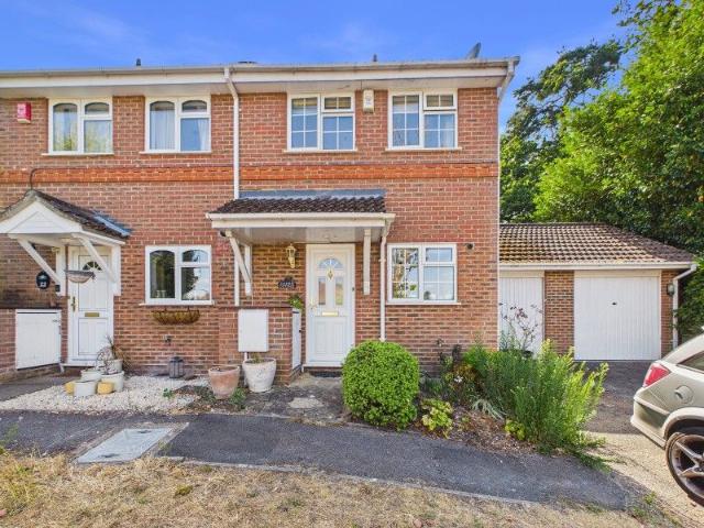 House for rent in Heol-las, Surrey