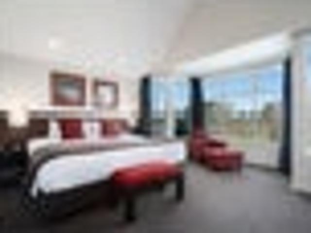 Apartment for sale in Chaslands, Canterbury
