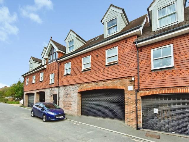 Apartment for rent in Ridgewood, Wealden