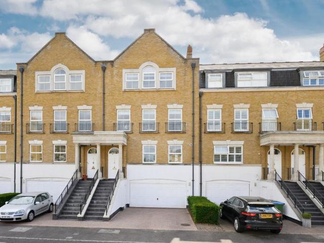 House for rent in Blackhills, Surrey
