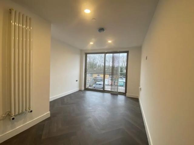 Room for rent in Rhydypenau, Falcon Lodge