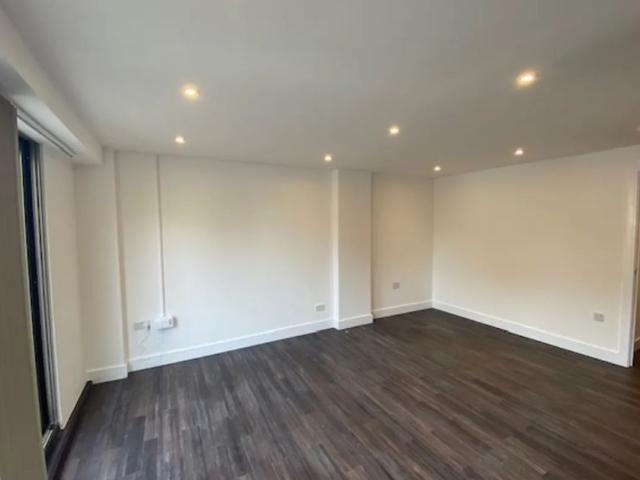 Room for rent in Rhydypenau, Falcon Lodge