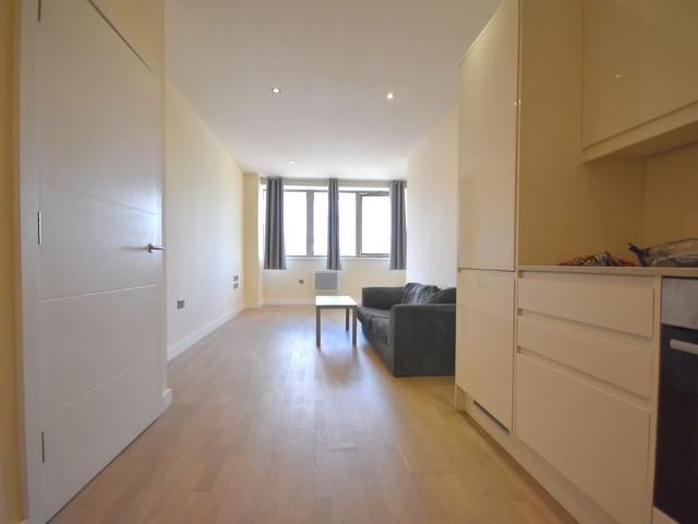 Apartment for rent in Pachesham Park, Surrey