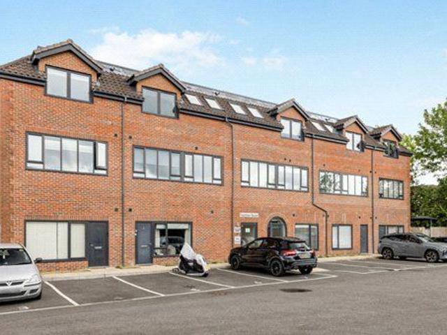 Apartment for rent in Pachesham Park, Surrey