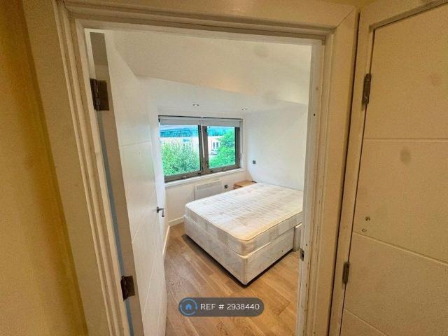 Apartment for rent in Pachesham Park, Surrey