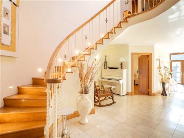 Detached House for sale in Ballynahown, Connacht