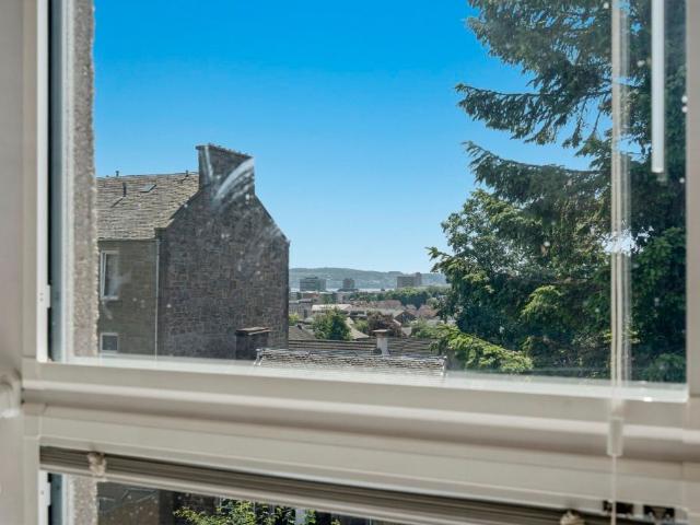 Apartment for rent in Law, Scotland