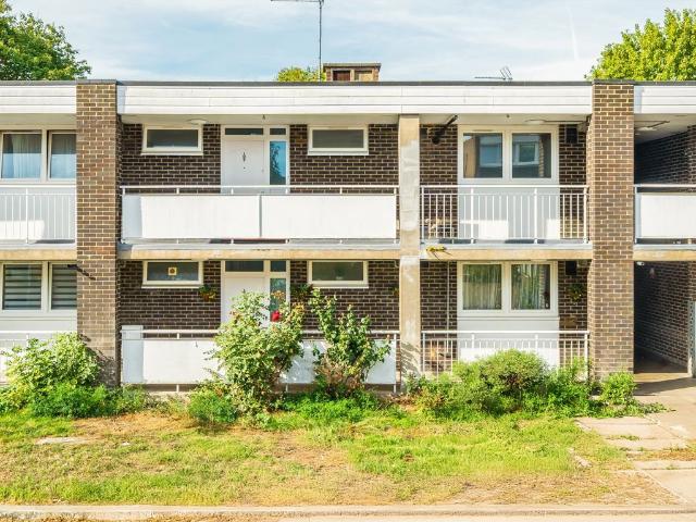 Apartment for rent in Brondesbury Park, Greater London