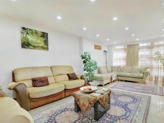 House for rent in Brondesbury, Greater London