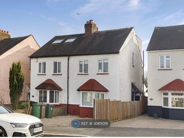 Studio for rent in London Borough of Sutton, Greater London