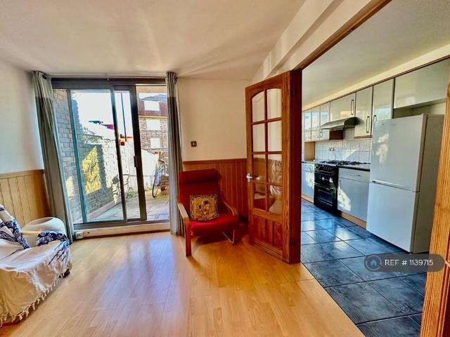 Apartment for rent in Highbury, Greater London