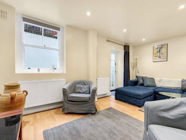 Apartment for rent in Clerkenwell Green, Greater London