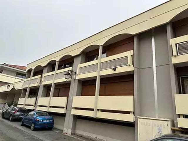Garage vente à Clermont-Ferrand, Clermont-ferrand
