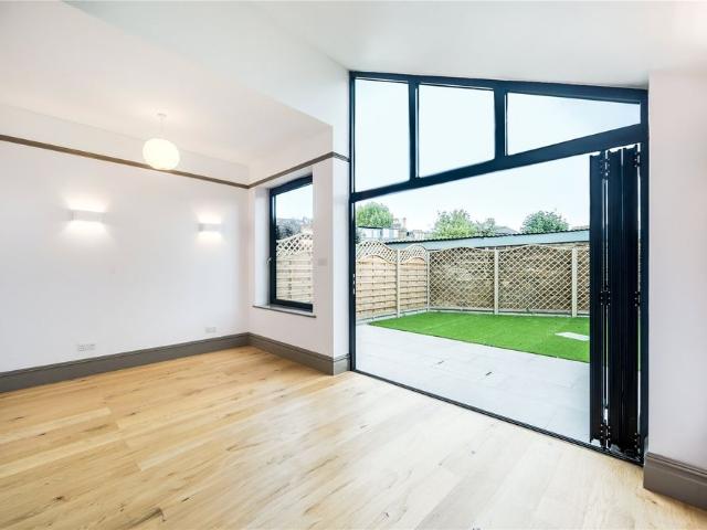 House for rent in Mortlake, Greater London