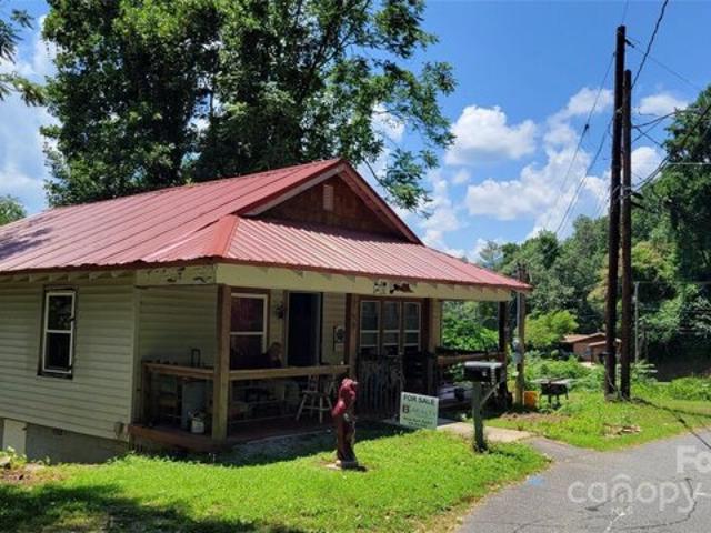 House for sale in Tryon