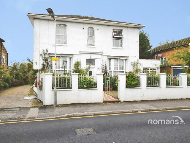 Apartment for rent in Cowley, Greater London