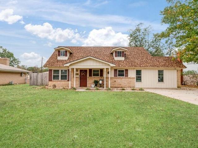 House for sale in Paris, Texas