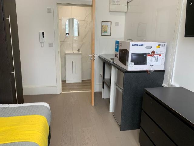 Studio for rent in Charlton, Greater London