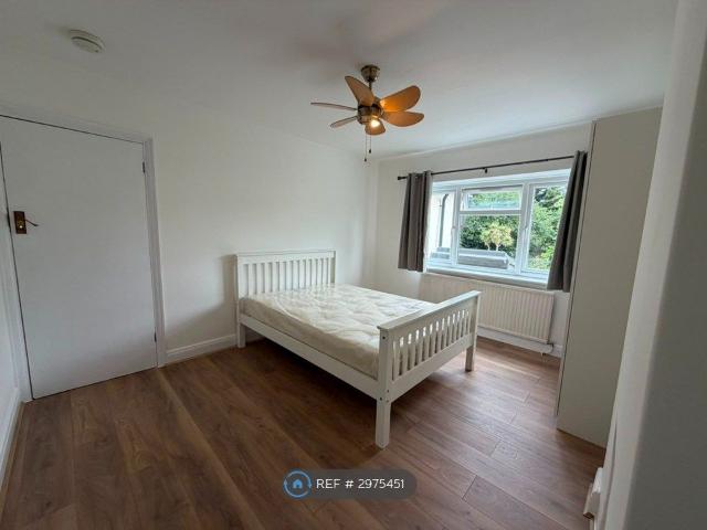 Room for rent in London Borough of Ealing, Park Royal
