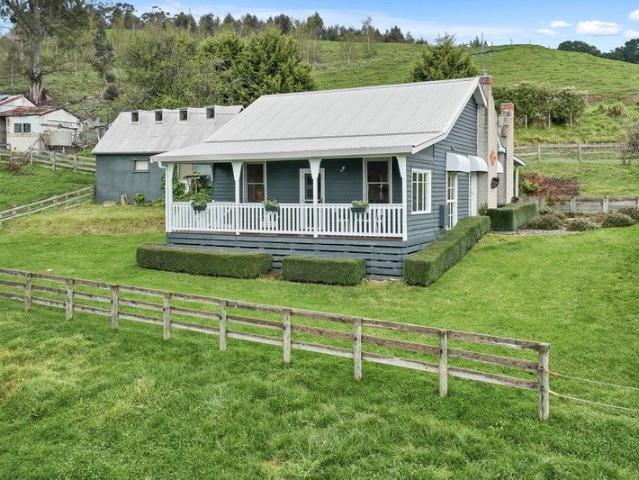Cottage for sale in Yarragon South