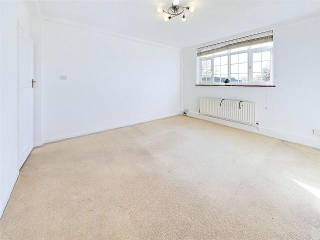Apartment for rent in Strawberry Hill, Greater London