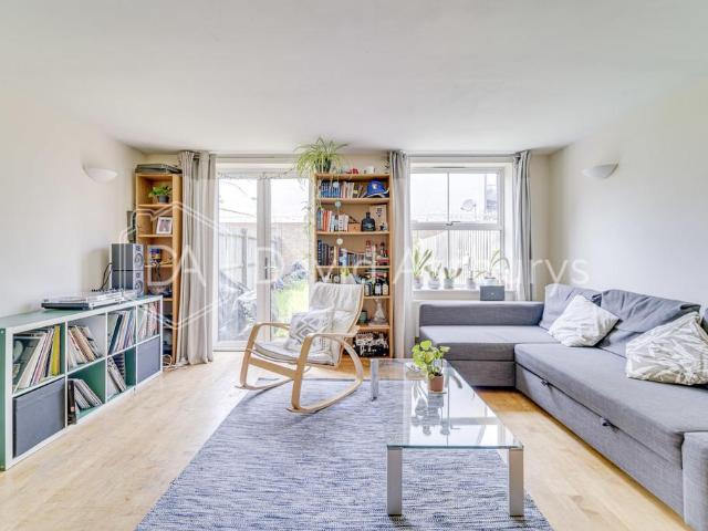 House for rent in Clapton Park, Greater London
