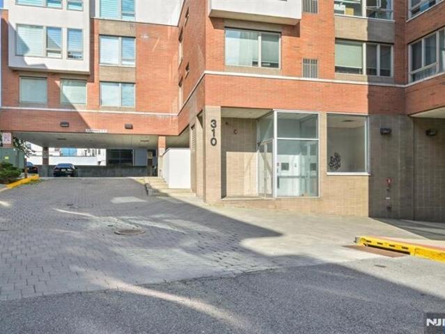 Condo for sale in Cliffside Park, New Jersey