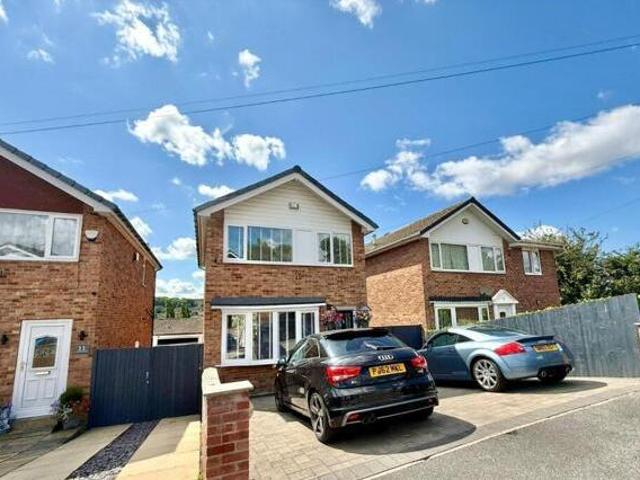 House for sale in Farnley, West Yorkshire