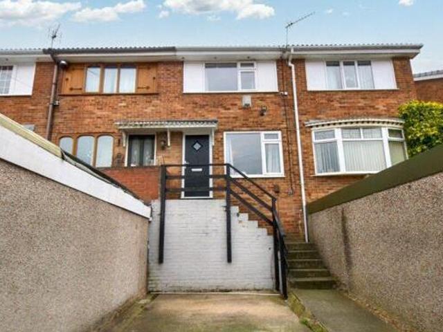 House for sale in Farnley, West Yorkshire