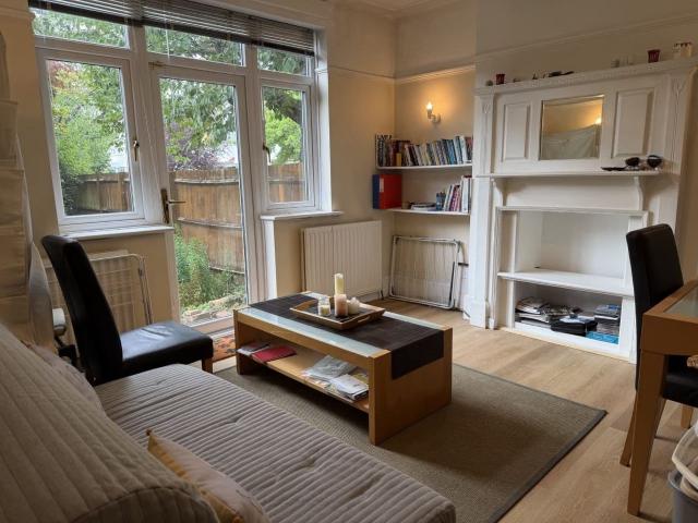 Apartment for rent in North Sheen, Greater London