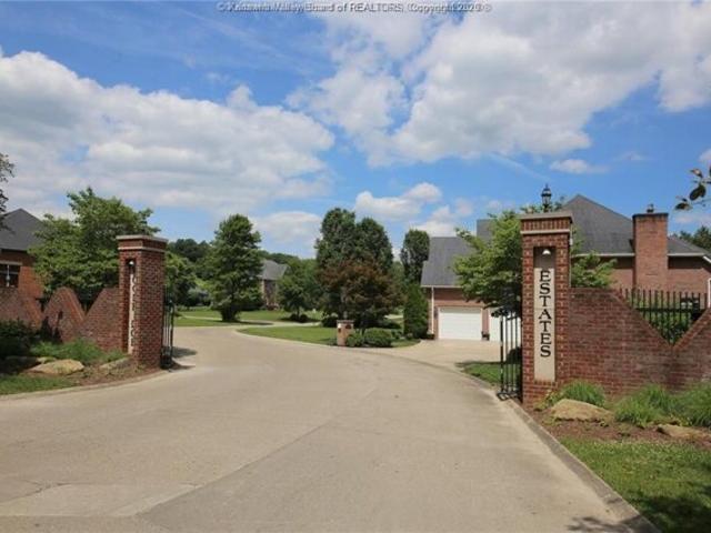 House for sale in Hurricane, West Virginia