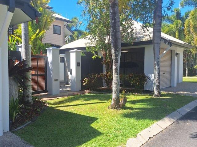 Villa for rent in Palm Cove, Queensland