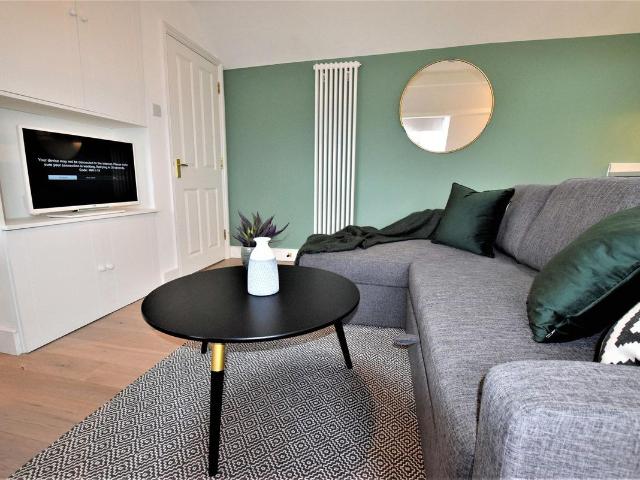 Apartment for rent in Spike Island, Feckenham