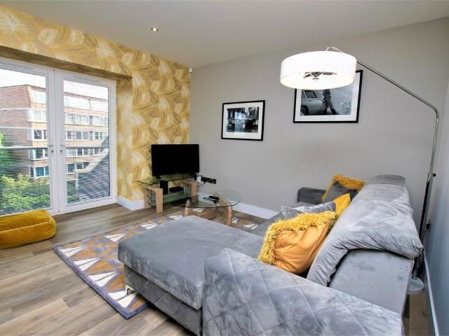 Apartment for rent in Spike Island, Feckenham