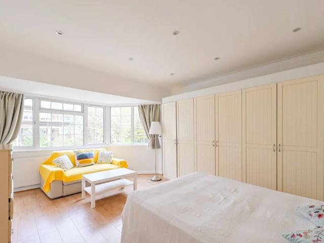 Studio for rent in Temple Fortune, Greater London