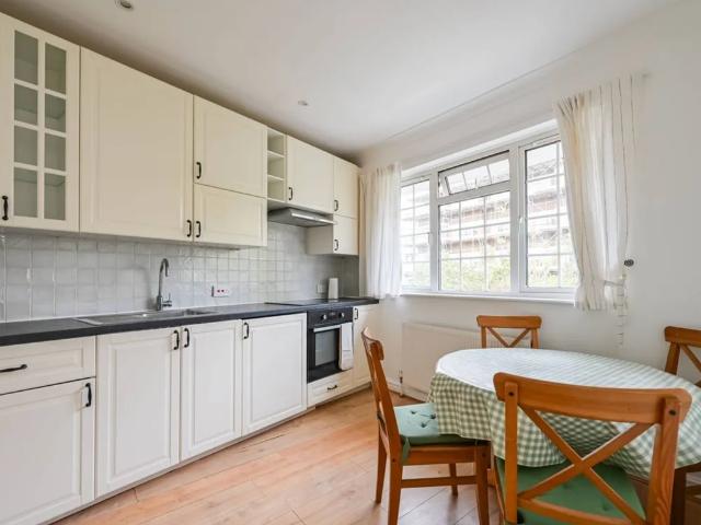 Studio for rent in Temple Fortune, Greater London