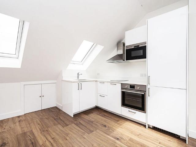 Apartment for rent in Temple Fortune, Greater London