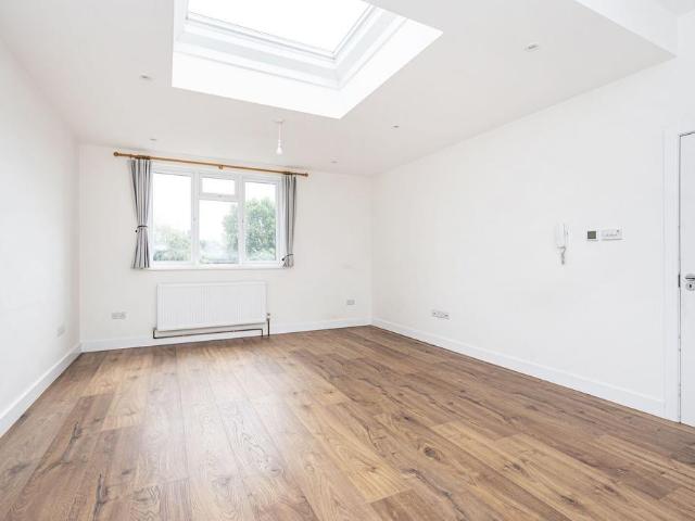 Apartment for rent in Temple Fortune, Greater London