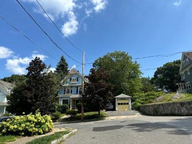 House for sale in Melrose