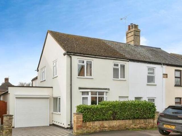 House for sale in Henlow, Bedfordshire