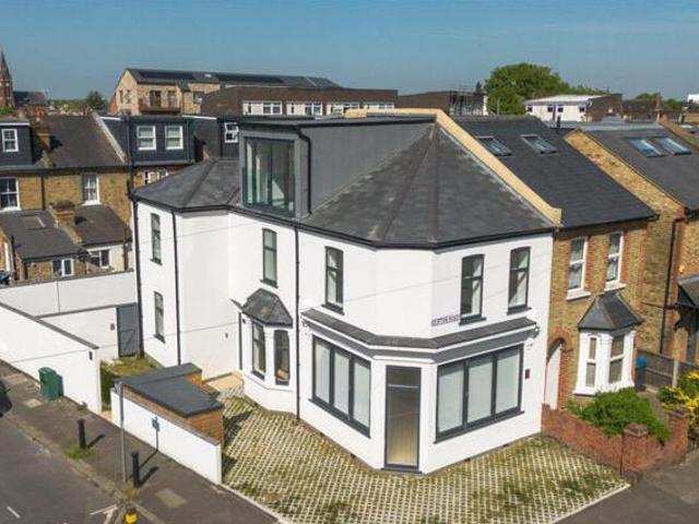 House for sale in Kingston Upon Thames, Greater London