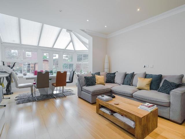 Apartment for rent in Norbiton, Greater London