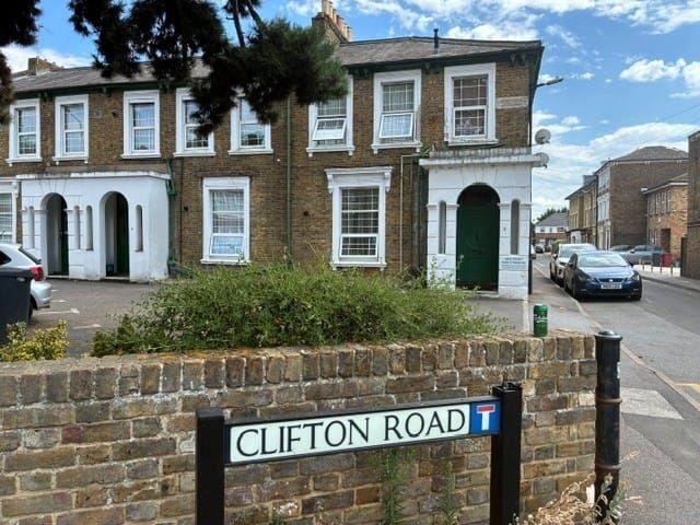 Studio for rent in Slough