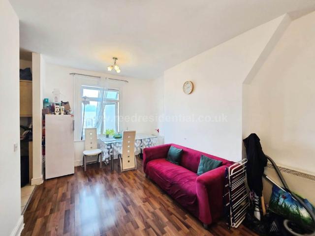 Room for rent in North Shoebury, Alton Barnes