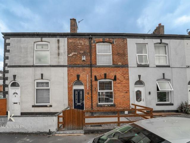 House for rent in Fernhill, Bury