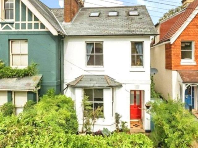 Apartment for rent in Tower Hill, Pachesham Park